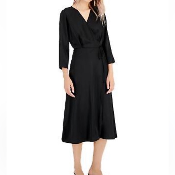 Alfani Dresses & Skirts - alfani Women's Elbow Sleeve Satin
Surplice‎ Dress Black size 4 classic elegant